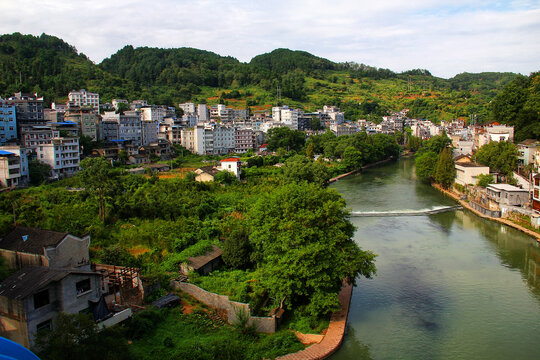 凤凰古城沱江边小桥流水人家