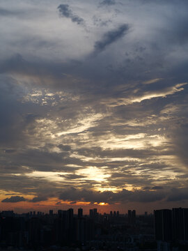 城市晚霞天空