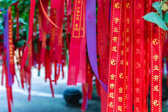 中国安徽寺庙高考祈福红丝带