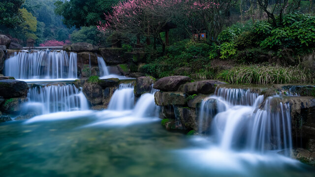 慢门流水春天梅光唯美园林景观