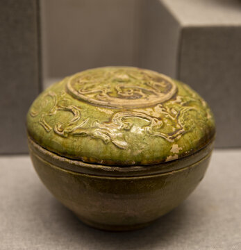 汉代绿釉陶盒
