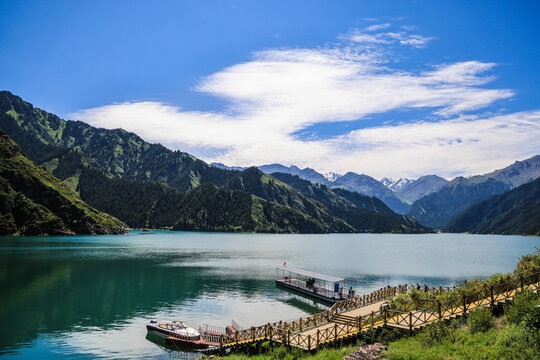 天山天池风光