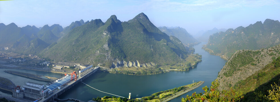 自然山峰河流景观