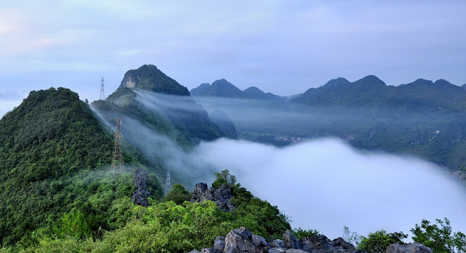 自然山峰河流景观