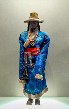 藏族女盛装