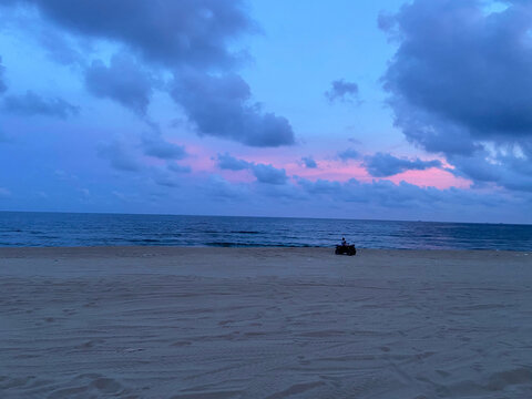 沙滩大海蓝天