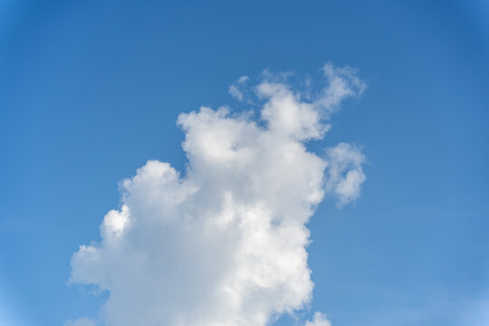 天空中的蓝天白云