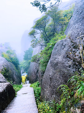 黄山奇石陡峭山峰