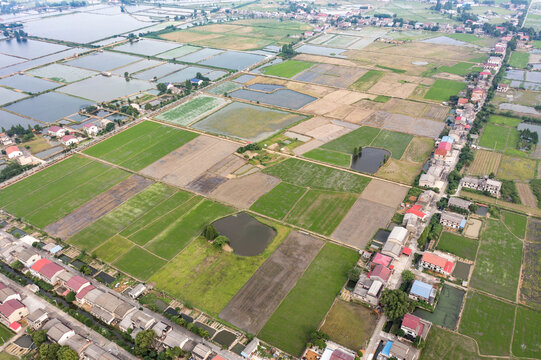 航拍湖南岳阳湘阴田野和湘江