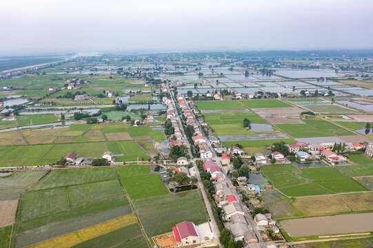 航拍湖南岳阳湘阴田野和湘江