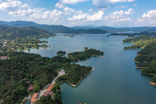 航拍湖南岳阳岳阳县铁山水库