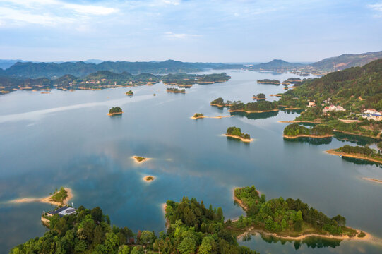 航拍湖南岳阳岳阳县铁山水库