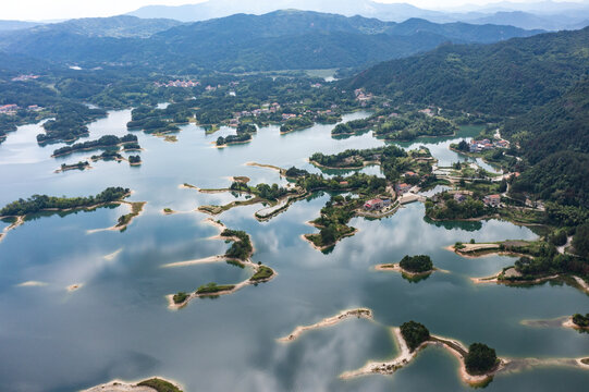 航拍湖南岳阳岳阳县铁山水库