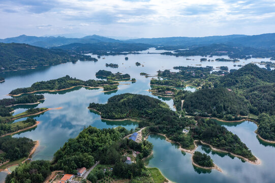 航拍湖南岳阳岳阳县铁山水库