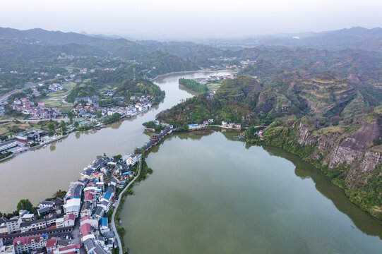 航拍湖南怀化溆浦思蒙碧水丹霞