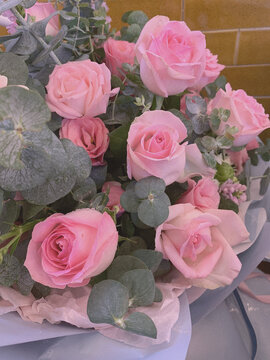 浅粉色玫瑰花高级花束一束鲜花