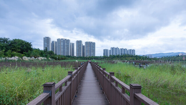 楚雄小桥蓝天白云城市风景