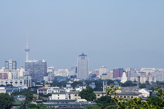 景山公园万春亭西望中央电视塔