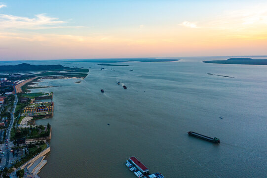 航拍湖南岳阳洞庭湖日落景观