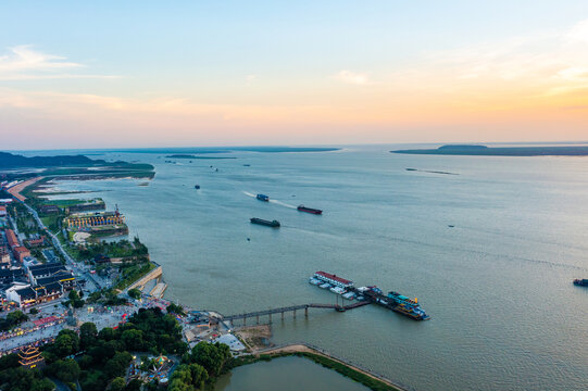 航拍湖南岳阳洞庭湖日落景观