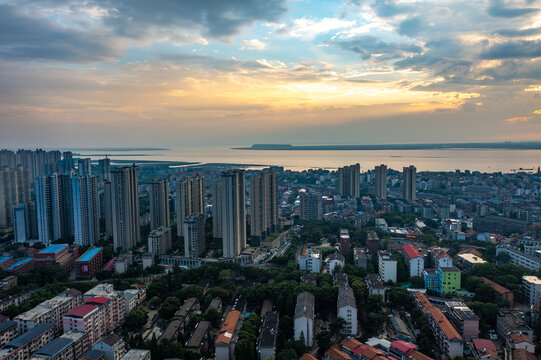 航拍湖南岳阳市城市景观