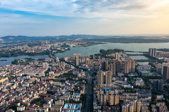 航拍湖南岳阳市城市景观