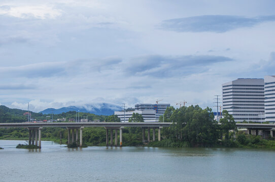 雨后溪边风光