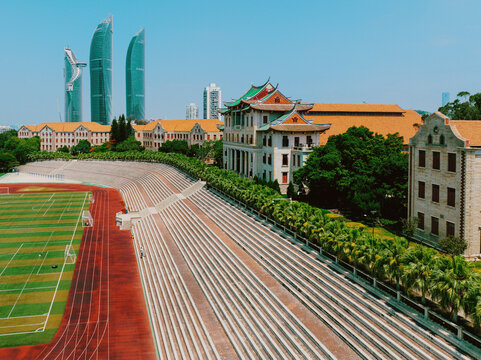 厦门大学建南大礼堂和上弦场