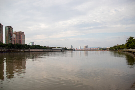 江河两岸城市风景