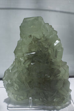 绿色果冻状萤石标本矿标