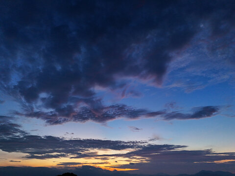 农村早晨天空