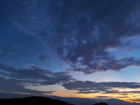 农村早晨天空