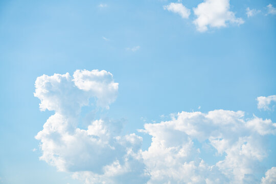 蓝天白云背景设计素材