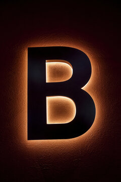 大写字母B灯光标牌