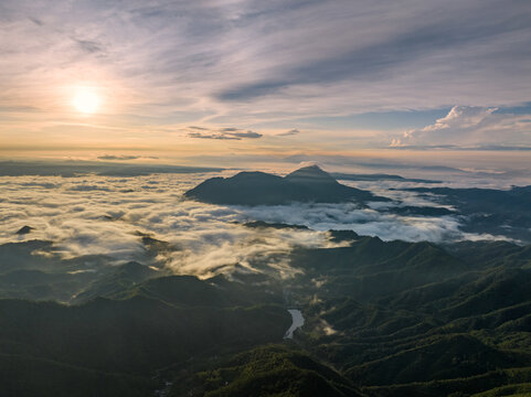 广西岑溪天龙顶日出雾海奇观