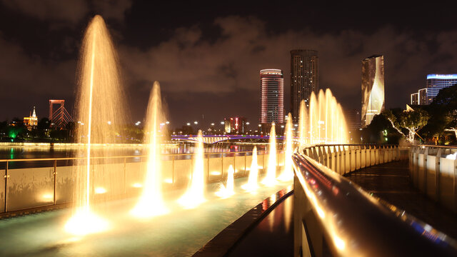 宁波江边喷泉夜景