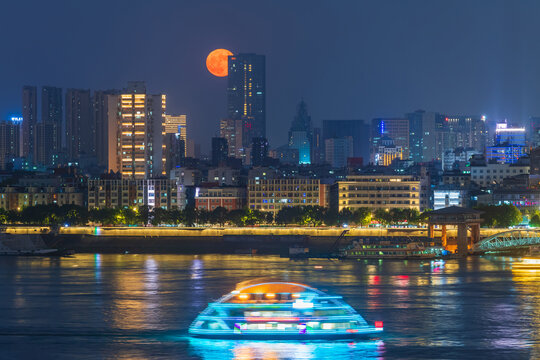 武汉江滩超级月亮景观