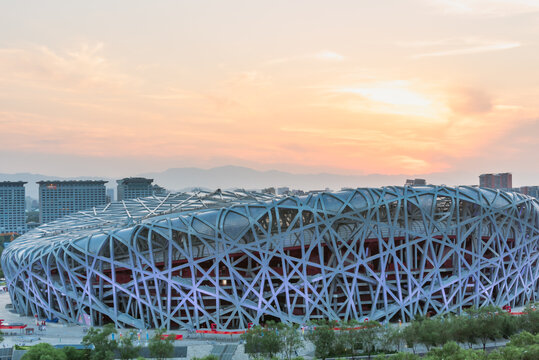 夕阳下中国北京鸟巢国家体育场