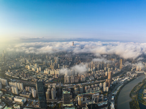 云海中的深圳市福田区