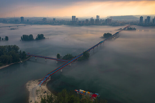 雾中网红桥