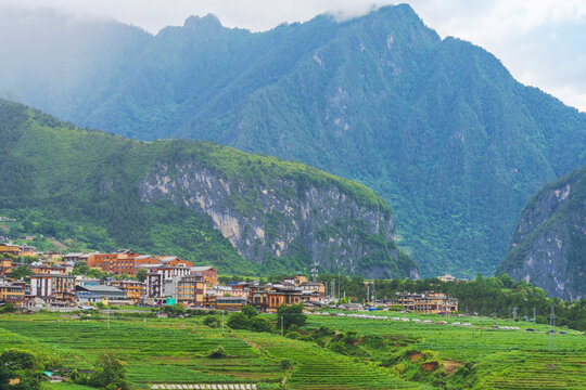 西藏林芝察瓦隆乡高原山脉美景