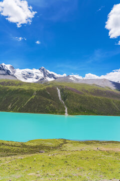 西藏萨普神山和高原湖泊美景