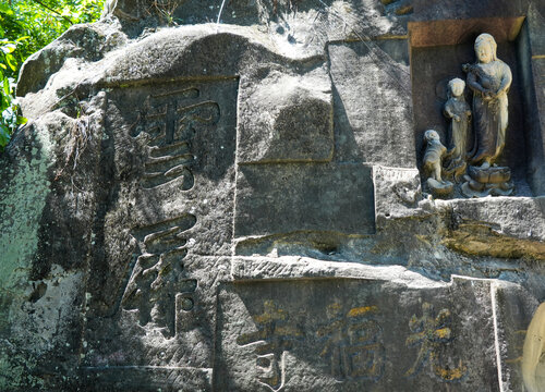 巴中南龛摩岩石刻
