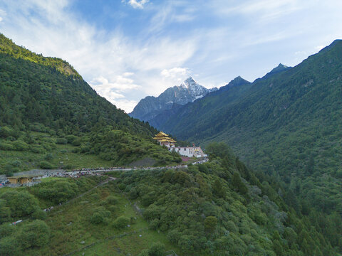 四姑娘山川西雪山森林自然风光