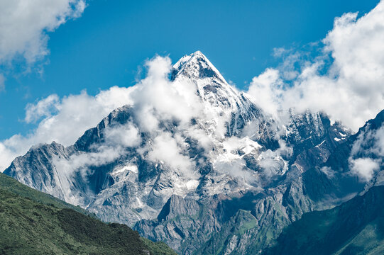 四姑娘山川西雪山草甸森林自然