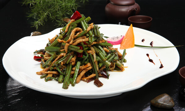 肉丝炒蕨菜