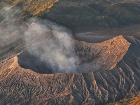 印尼布罗莫火山孤独星球