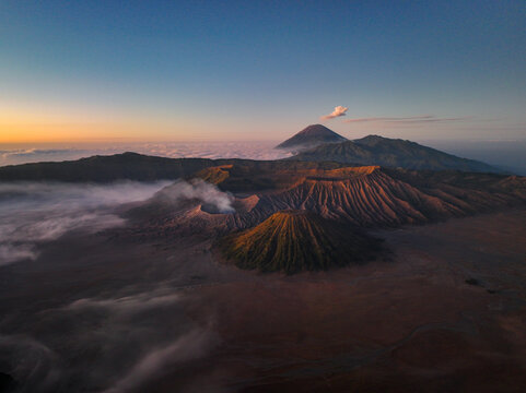 印度尼西亚火山日出