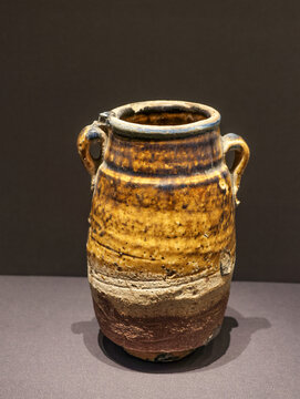 宋代黄釉瓷瓶