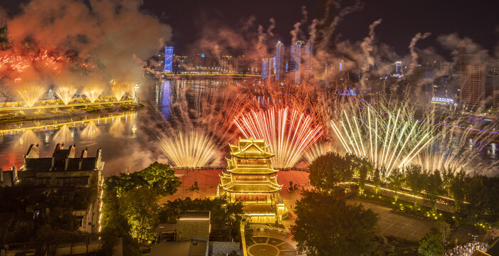 烟花绽放的夜晚